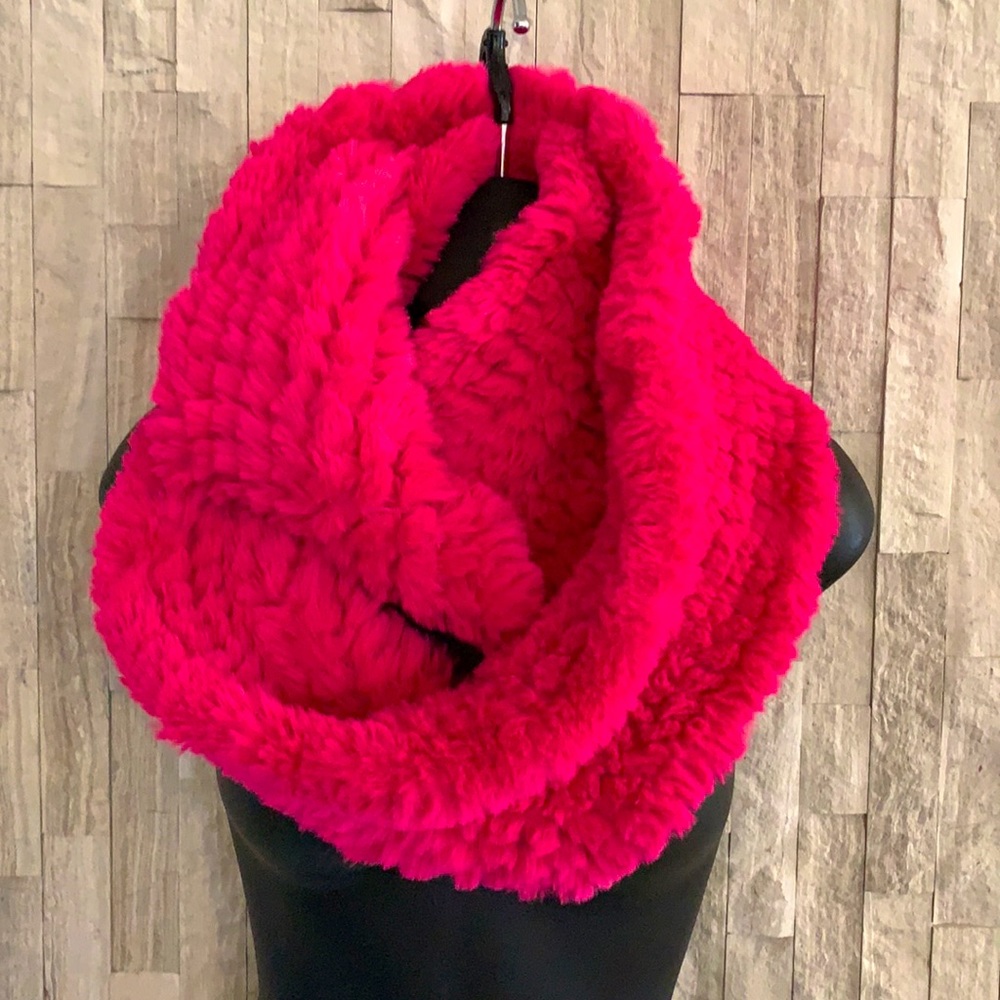 Faux fur fuchsia infinity scarf, NWT